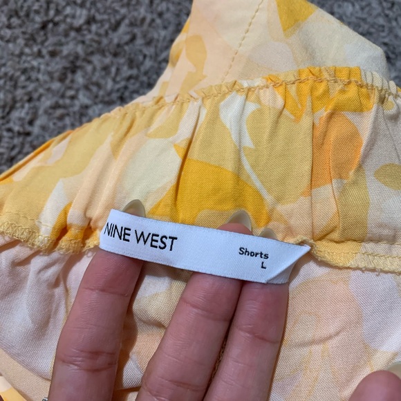 Nine West Mid Rise Pull On Soft Shorts - Picture 5 of 6